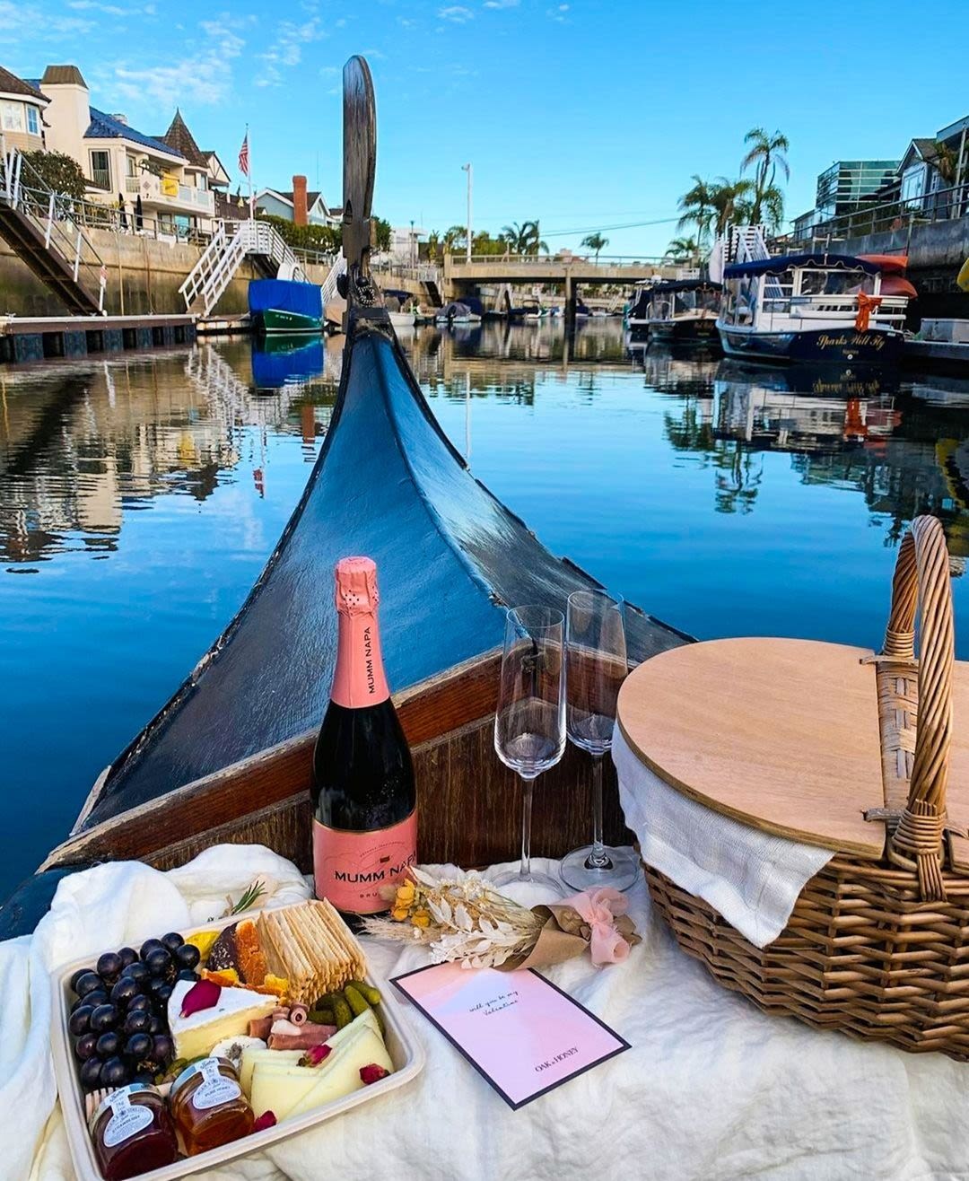 Don't Miss 11 Romantic Picnic Spots In Los Angeles