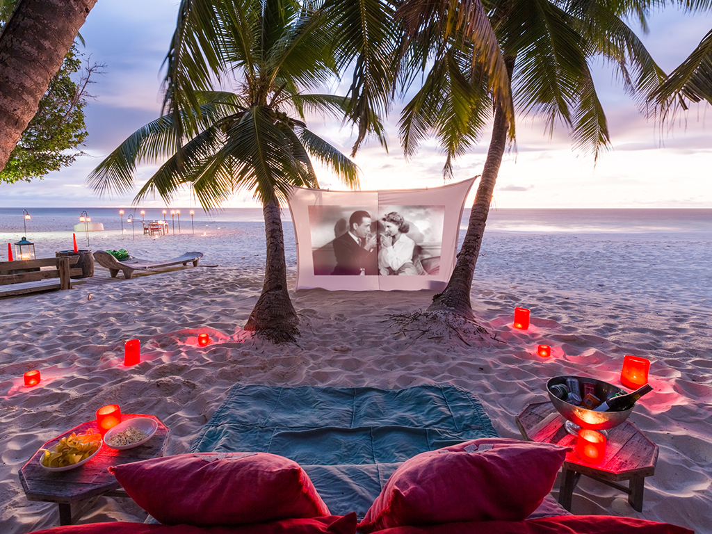How To Set Up A Romantic Picnic On The Beach